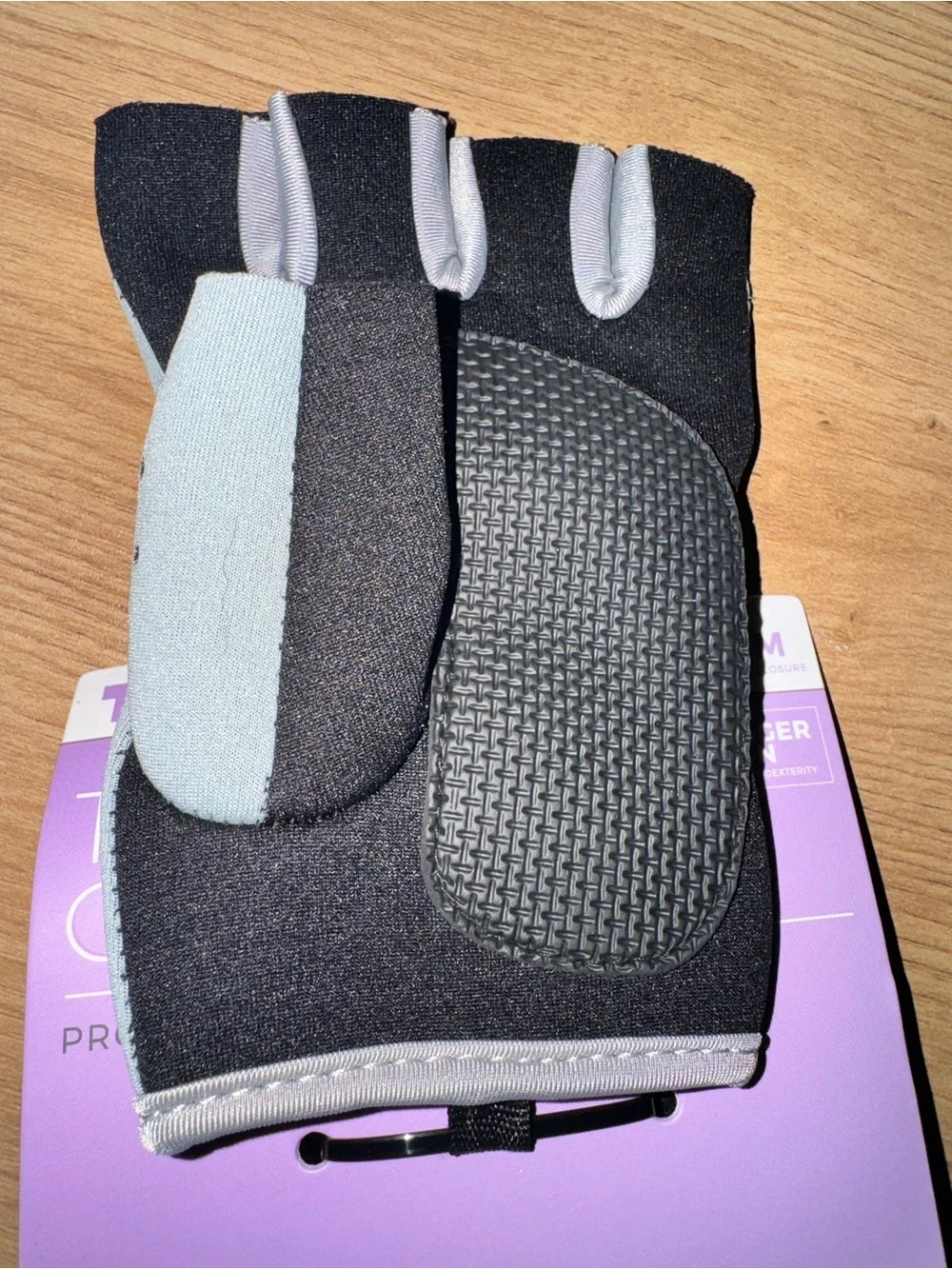 NWT TKO Women’s Training Gloves Medium Half Finger Weight Lifting Gym Gray